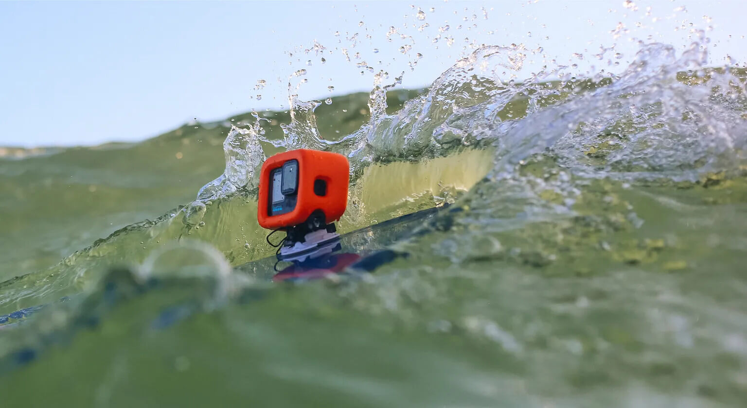 gia-gan-gopro-vao-van-luot-song-surfboard-camera-mounts-6