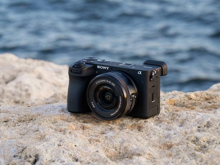 so-sanh-sony-a6700-cu-voi-zv-e10-dau-la-lua-chon-tot-nhat-cho-content-creator
