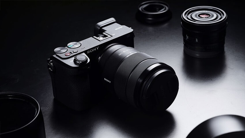 so-sanh-sony-a6700-cu-voi-zv-e10-dau-la-lua-chon-tot-nhat-cho-content-creator
