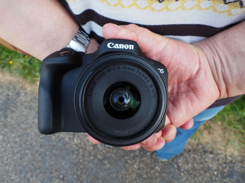 Máy ảnh Canon quay Vlog R100